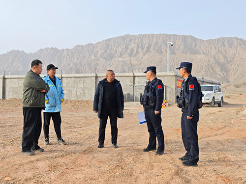 图为-民警开展普法宣传提醒_副本.jpg